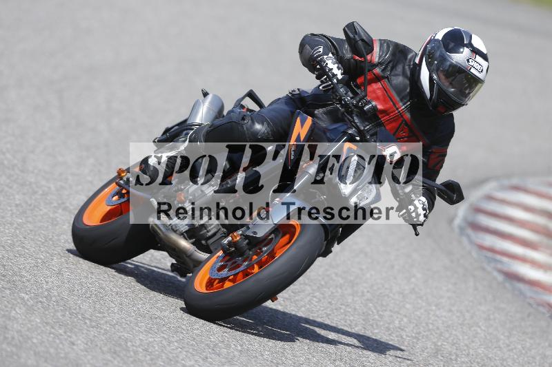 Archiv-2025/09 22.04.2025 Cornu Master School ADR/rot-rouge/0-2